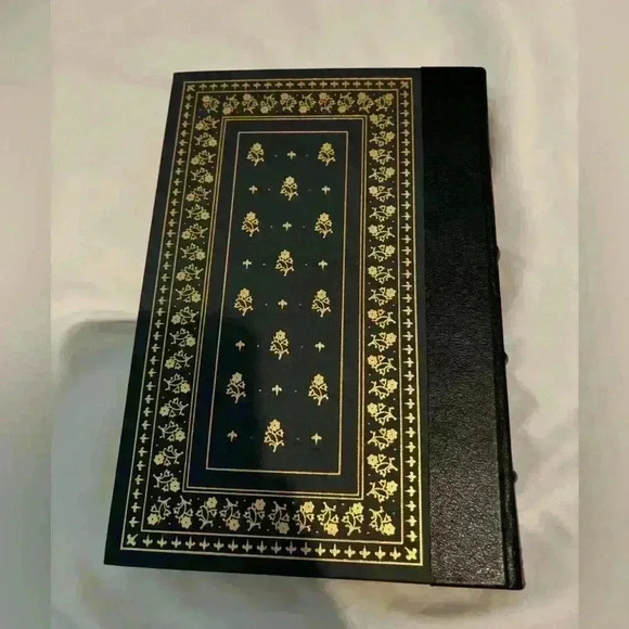 Wuthering Heights By Emily Bronte - Picture 5 of 6